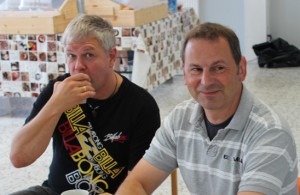 Udo Brinkmann (l.) und Horst Gumprecht (r.) trainieren zusammen mit Niklas Brinkmann die mB Udo Brinkmann (l.) und Horst Gumprecht (r.) trainieren zusammen mit Niklas Brinkmann die mB