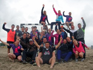 Pink Pirates und Flachzangen beim 13. Travemünder Beachhandball-Cup
