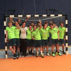 Vrnl.: Bennett M., Arne H., Martin K. (Betreuer), Phil K., Jan B., Finn B., Til-Bjosse H., Kevin K., Nils K., Moritz M., Dag H., Lukas L., Erik L., es fehlten: Erik M., Timon H., Maxim K., Daniel Reckel (Trainer)